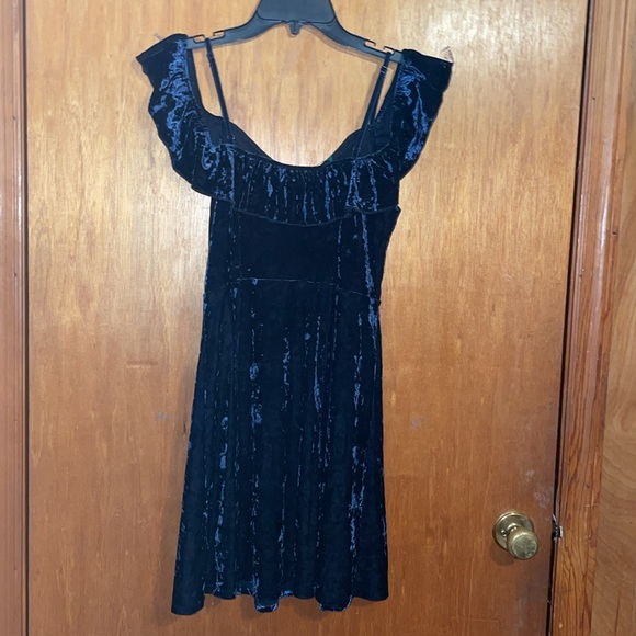 •AMERICAN EAGLE OUTFITTERS•NAVY RUFFLE VELVET/VELOUR COLD SHOULDER  DRESS MEDIUM - Picture 10 of 13